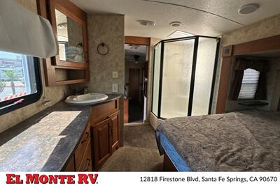 2012 Keystone Mountaineer 345DBQ - Photo 10 - Santa Fe Springs, CA 90670