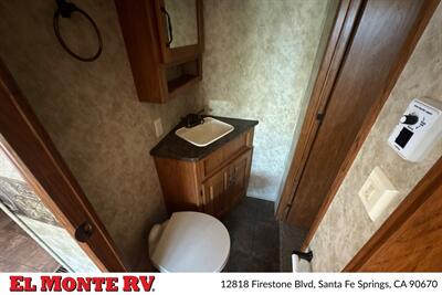 2012 Keystone Mountaineer 345DBQ - Photo 24 - Santa Fe Springs, CA 90670