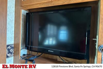 2012 Keystone Mountaineer 345DBQ - Photo 12 - Santa Fe Springs, CA 90670