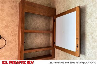 2012 Keystone Mountaineer 345DBQ - Photo 25 - Santa Fe Springs, CA 90670
