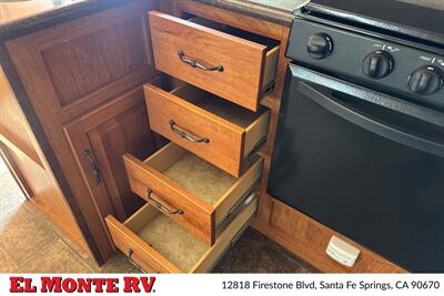 2012 Keystone Mountaineer 345DBQ - Photo 19 - Santa Fe Springs, CA 90670