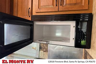 2012 Keystone Mountaineer 345DBQ - Photo 17 - Santa Fe Springs, CA 90670