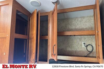 2012 Keystone Mountaineer 345DBQ - Photo 18 - Santa Fe Springs, CA 90670