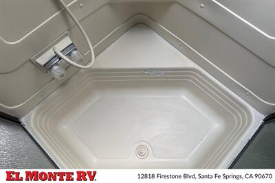 2012 Keystone Mountaineer 345DBQ - Photo 28 - Santa Fe Springs, CA 90670