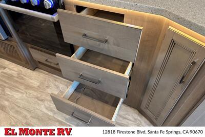 2021 Thor Hurricane 29M   - Photo 23 - Santa Fe Springs, CA 90670