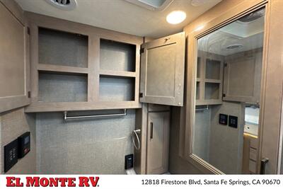2021 Thor Hurricane 29M   - Photo 29 - Santa Fe Springs, CA 90670