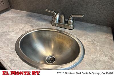 2021 Thor Hurricane 29M   - Photo 30 - Santa Fe Springs, CA 90670