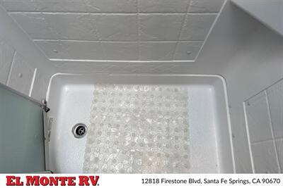 2021 Thor Hurricane 29M   - Photo 32 - Santa Fe Springs, CA 90670