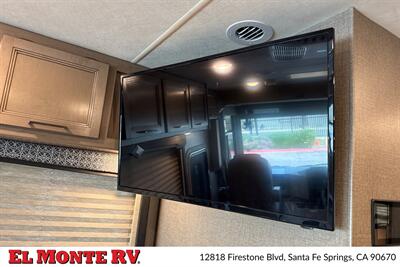 2021 Thor Hurricane 29M   - Photo 16 - Santa Fe Springs, CA 90670