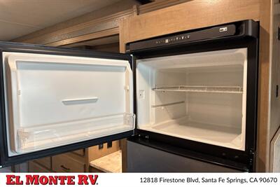 2021 Thor Hurricane 29M   - Photo 25 - Santa Fe Springs, CA 90670