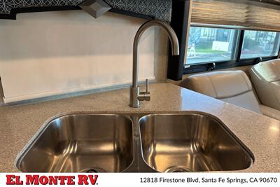 2021 Thor Hurricane 29M   - Photo 18 - Santa Fe Springs, CA 90670