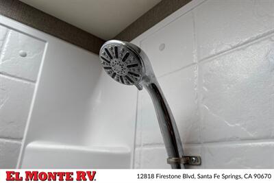 2021 Thor Hurricane 29M   - Photo 33 - Santa Fe Springs, CA 90670