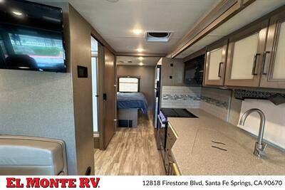 2021 Thor Hurricane 29M   - Photo 27 - Santa Fe Springs, CA 90670