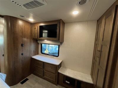 2020 Coachmen Sportscoach 339DS   - Photo 15 - Dublin, CA 94568
