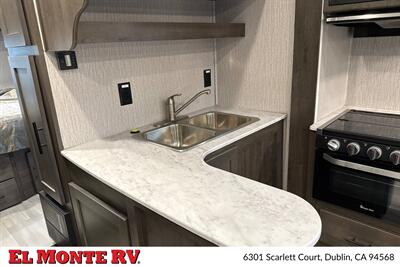 2023 Coachmen Leprechaun 260QB   - Photo 16 - Dublin, CA 94568