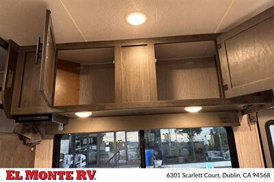 2023 Coachmen Leprechaun 260QB   - Photo 14 - Dublin, CA 94568