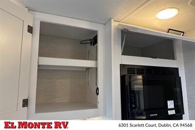 2025 Thor Four Winds 22E   - Photo 22 - Dublin, CA 94568