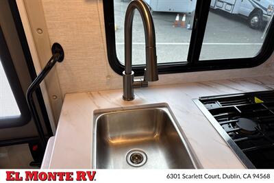 2025 Thor Four Winds 22E   - Photo 18 - Dublin, CA 94568