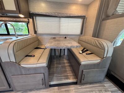 2024 Thor Four Winds 28Z   - Photo 13 - Orlando, FL 32808