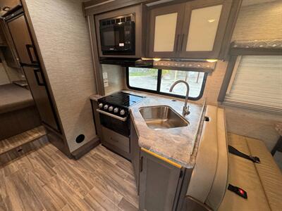 2024 Thor Four Winds 28Z   - Photo 15 - Orlando, FL 32808