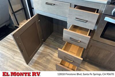 2025 Gulf Stream Conquest 6238 - Photo 23 - Santa Fe Springs, CA 90670