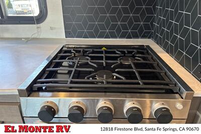 2025 Gulf Stream Conquest 6238 - Photo 19 - Santa Fe Springs, CA 90670