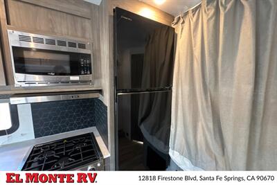 2025 Gulf Stream Conquest 6238 - Photo 26 - Santa Fe Springs, CA 90670