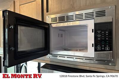 2025 Gulf Stream Conquest 6238 - Photo 21 - Santa Fe Springs, CA 90670