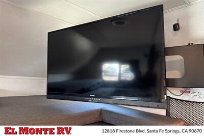 2024 Forest River Sunseeker 2860DS   - Photo 16 - Santa Fe Springs, CA 90670