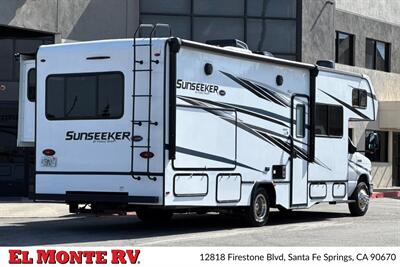 2024 Forest River Sunseeker 2860DS   - Photo 3 - Santa Fe Springs, CA 90670