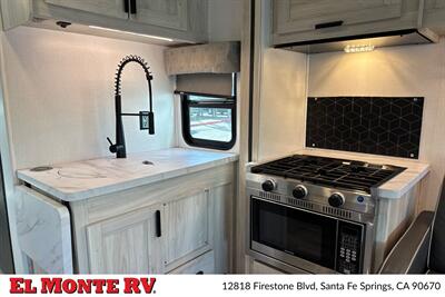 2024 Forest River Sunseeker 2860DS   - Photo 17 - Santa Fe Springs, CA 90670