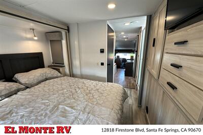 2024 Forest River Sunseeker 2860DS   - Photo 37 - Santa Fe Springs, CA 90670