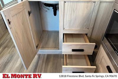 2024 Forest River Sunseeker 2860DS   - Photo 22 - Santa Fe Springs, CA 90670