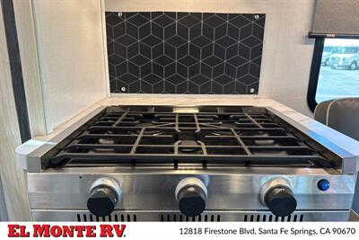 2024 Forest River Sunseeker 2860DS   - Photo 19 - Santa Fe Springs, CA 90670