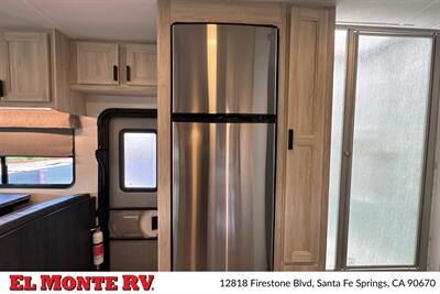2024 Forest River Sunseeker 2860DS   - Photo 25 - Santa Fe Springs, CA 90670