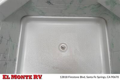 2024 Forest River Sunseeker 2860DS   - Photo 31 - Santa Fe Springs, CA 90670