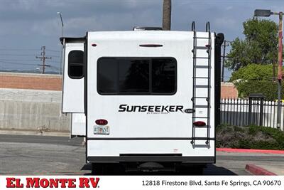 2024 Forest River Sunseeker 2860DS   - Photo 4 - Santa Fe Springs, CA 90670