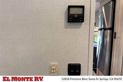 2024 Forest River Sunseeker 2860DS   - Photo 36 - Santa Fe Springs, CA 90670