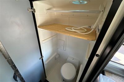 2022 Winnebago Revel 44E   - Photo 22 - Dublin, CA 94568