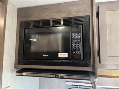2023 Coachmen Leprechaun 271QB   - Photo 21 - Santa Fe Springs, CA 90670