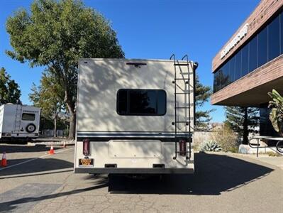 2023 Coachmen Leprechaun 271QB   - Photo 6 - Santa Fe Springs, CA 90670