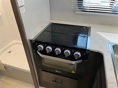 2023 Coachmen Leprechaun 271QB   - Photo 20 - Santa Fe Springs, CA 90670