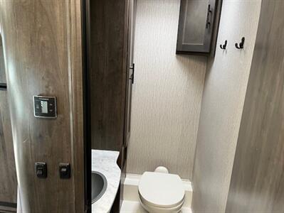 2023 Coachmen Leprechaun 271QB   - Photo 26 - Santa Fe Springs, CA 90670