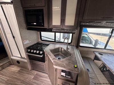 2024 Thor Four Winds 28A   - Photo 14 - Santa Fe Springs, CA 90670
