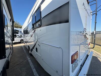 2024 Thor Four Winds 28A   - Photo 9 - Santa Fe Springs, CA 90670