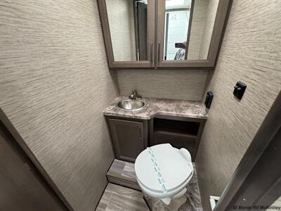 2024 Thor Four Winds 28A   - Photo 6 - Santa Fe Springs, CA 90670