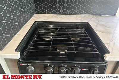 2023 Forest River FR3 32DS   - Photo 18 - Santa Fe Springs, CA 90670