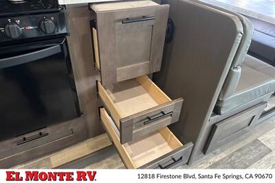2023 Forest River FR3 32DS   - Photo 23 - Santa Fe Springs, CA 90670