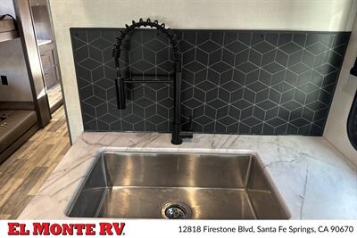 2023 Forest River FR3 32DS   - Photo 17 - Santa Fe Springs, CA 90670