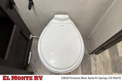 2023 Forest River FR3 32DS   - Photo 31 - Santa Fe Springs, CA 90670